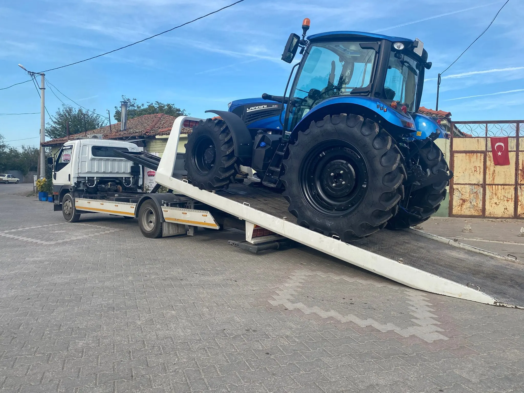 Traktör çekme ve taşıma hizmetleri