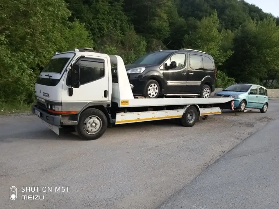 Aynı anda iki aracı çeken çekici hizmeti