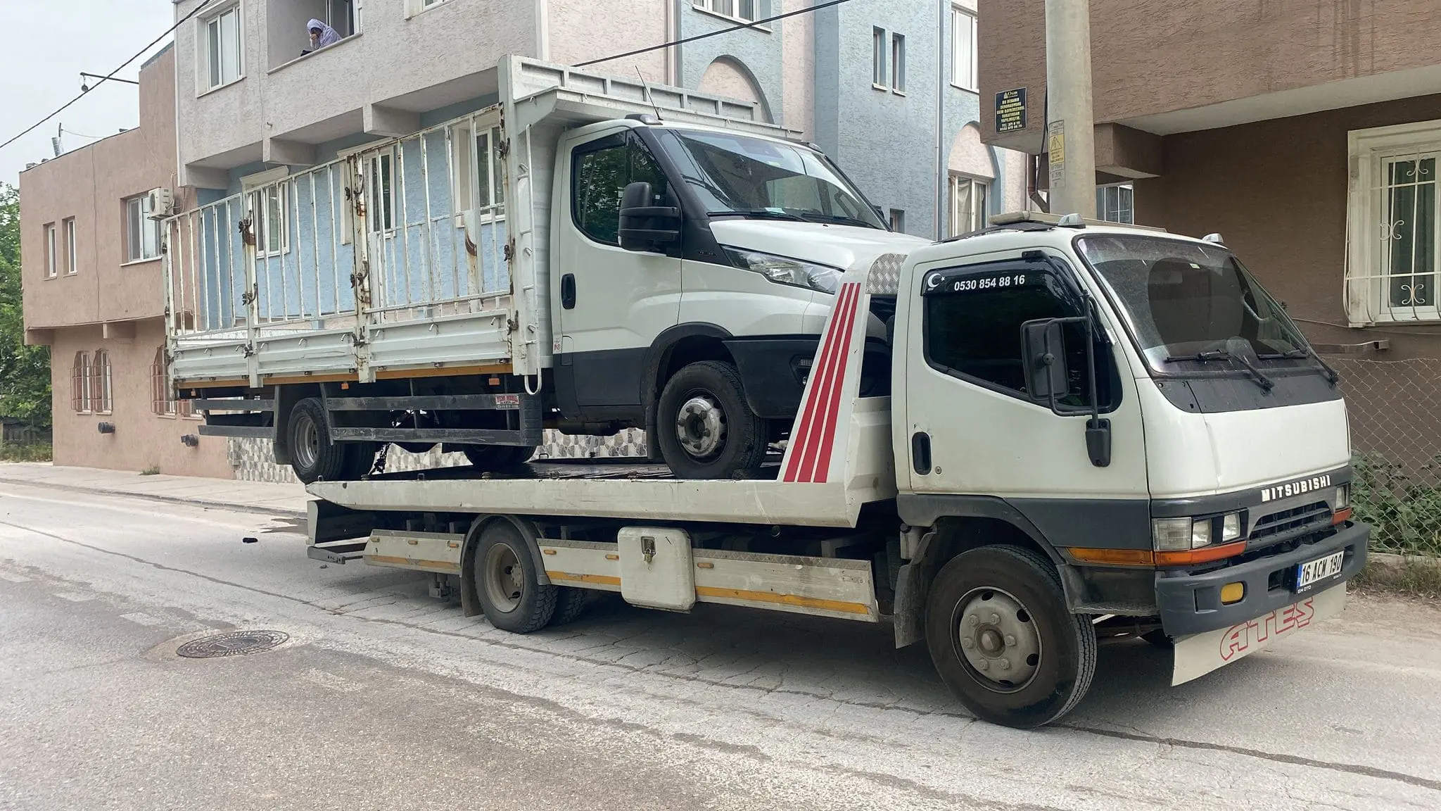 Acil yol yardım hizmeti aracı